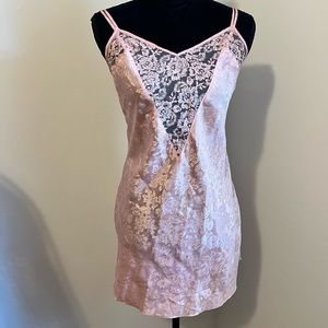 Gold Label vintage Victoria's Secret pink embossed floral and lace front slip